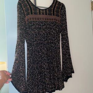 Wide arm black pattern dress